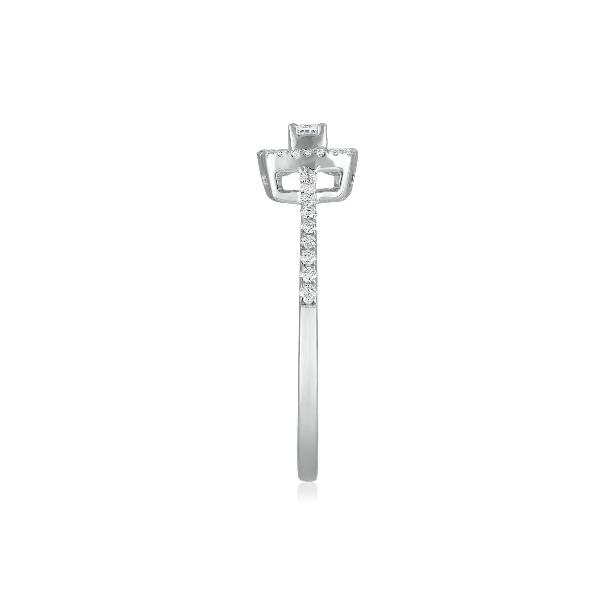 1/4 CT. Tw. Round and Baguette Diamond Promise Ring 14K White Gold Round Brilliant Cut Size 7.5 1.5mm - Image 3